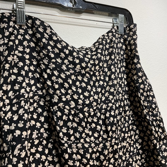 Elegant Black and White Floral A-Line Skirt Size M. Dainty Feminine MIDI Skirt - Picture 3 of 10